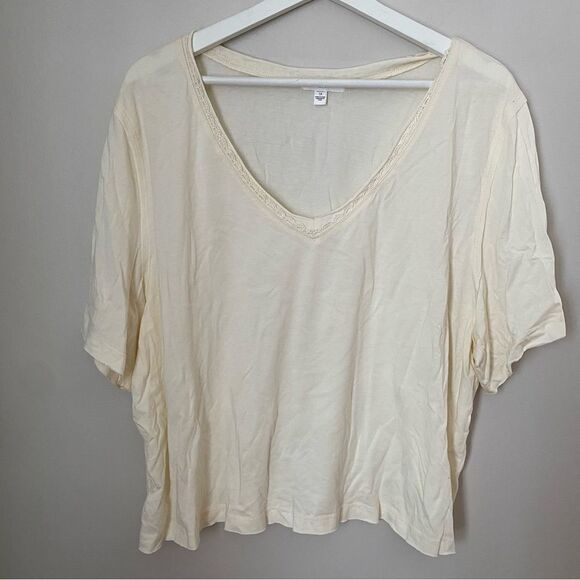 BP T-Shirt Top Off-White Cream Lace Trim Basics Casual V-Neck Neutral Trendy - Picture 1 of 7